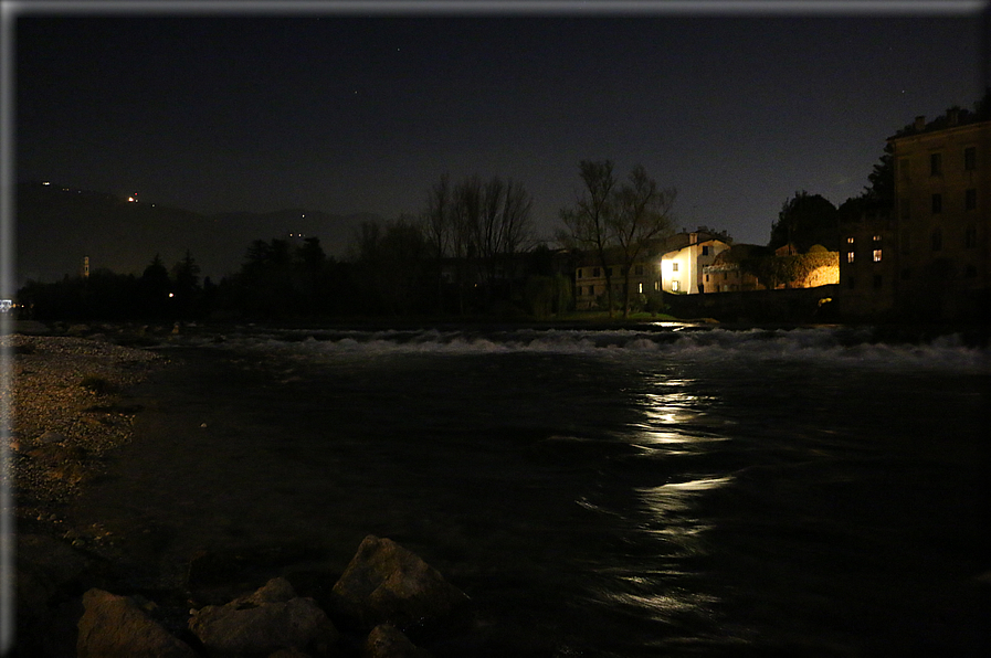 foto Bassano del Grappa di notte